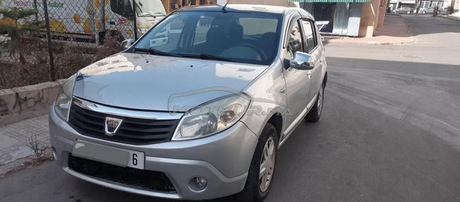 Dacia Sandero essence tt options 2012