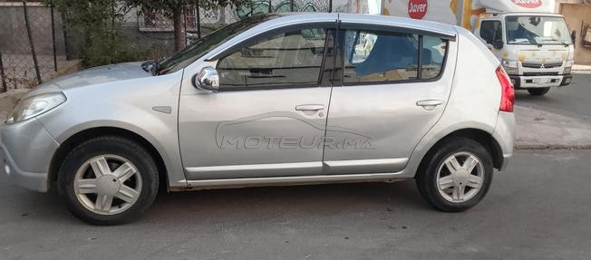 Dacia Sandero essence tt options 2012