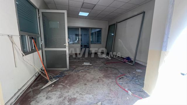 محليان تجاريان شارع عبد المؤمن 300 درهم/متر مربع
