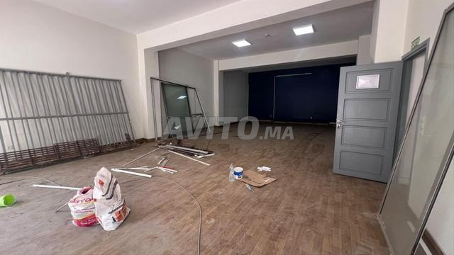 محليان تجاريان شارع عبد المؤمن 300 درهم/متر مربع