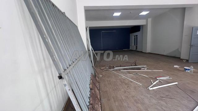 محليان تجاريان شارع عبد المؤمن 300 درهم/متر مربع
