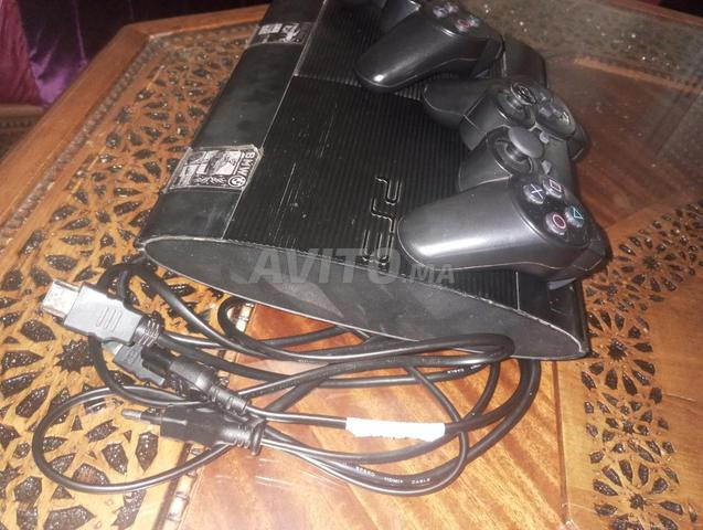 PS3 Super Slim flashée avec jeux et deux manettes - 2