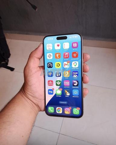 iPhone 15 Pro Max Officiel jamais 256 Go