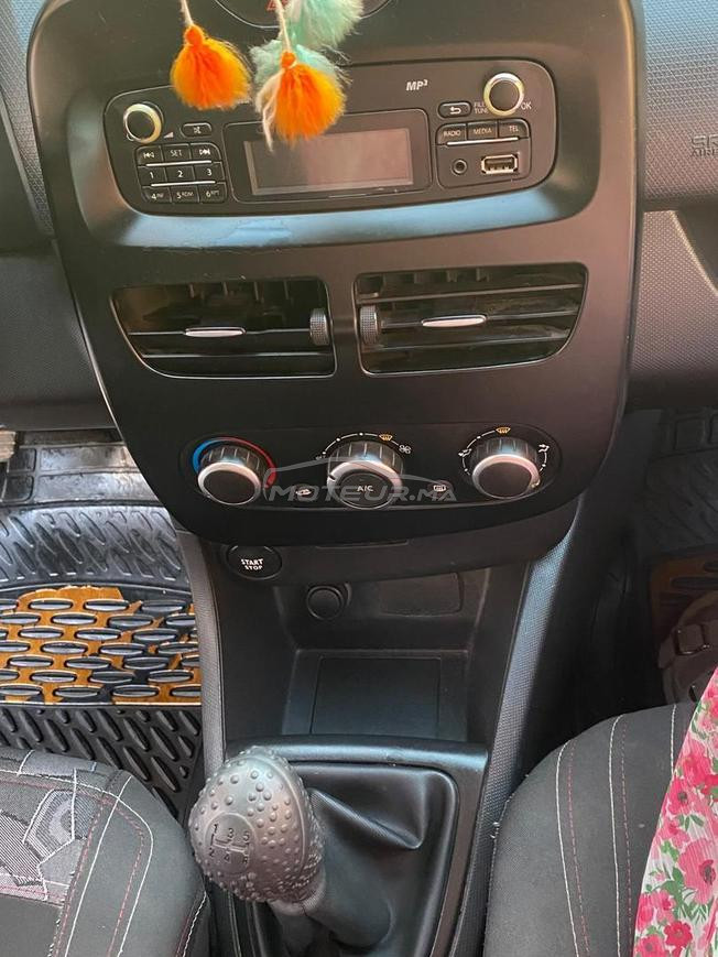 Renault Clio modèle 2015 en très bon état 