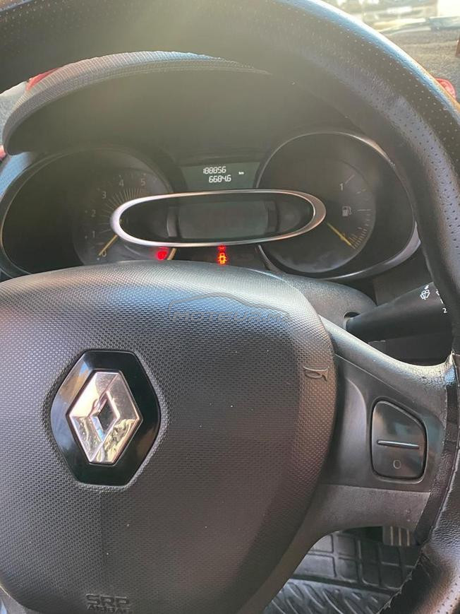 Renault Clio modèle 2015 en très bon état 