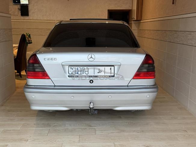 Mercedes-Benz 280 Essence Automatique 2000 à Nador