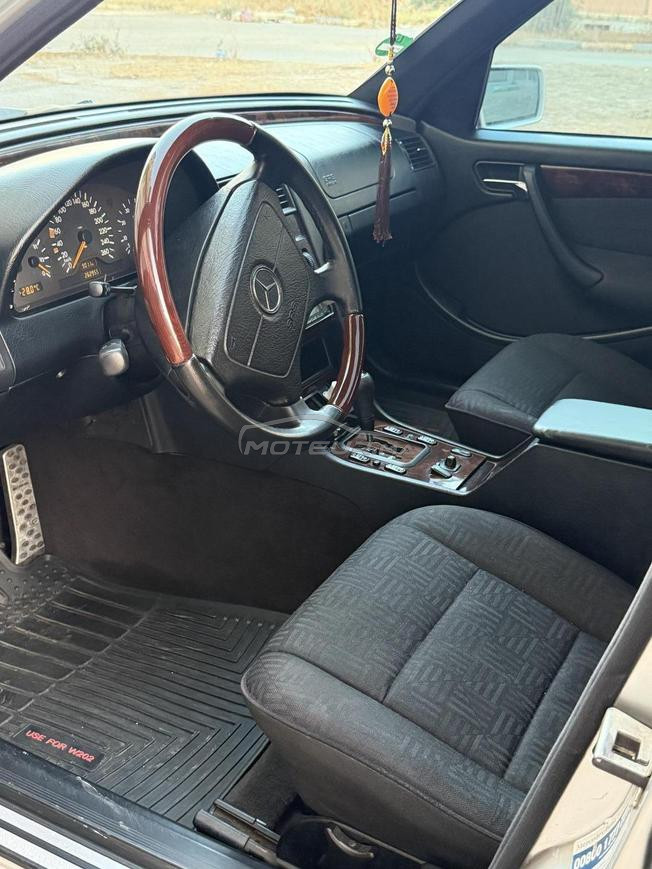 Mercedes-Benz 280 Essence Automatique 2000 à Nador