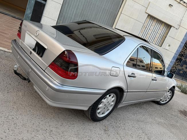 Mercedes-Benz 280 Essence Automatique 2000 à Nador