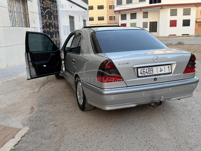 Mercedes-Benz 280 Essence Automatique 2000 à Nador