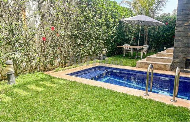 Villa à vendre avec piscine à Dar Bouazza sur mer