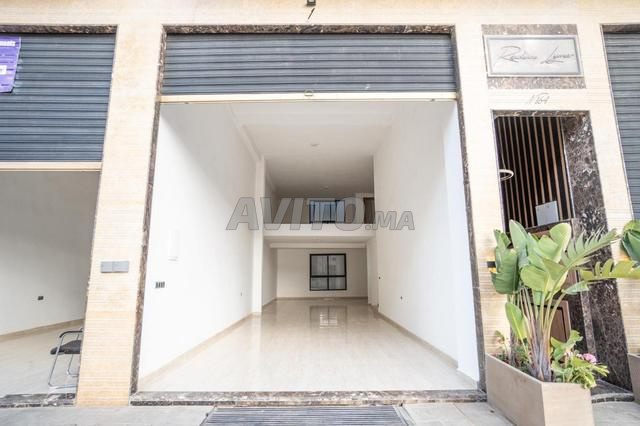 Local ALMAZ QUARTIER 188m² à prix sacrifié