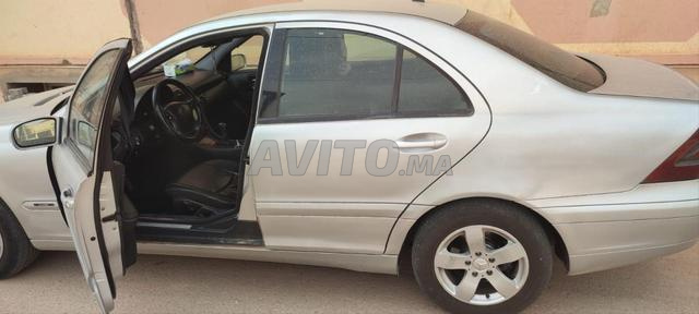 Mercedes-Benz 220 2003 photo 3