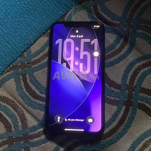 iPhone à vendre, tout fonctionne bien et c'est bien - 2