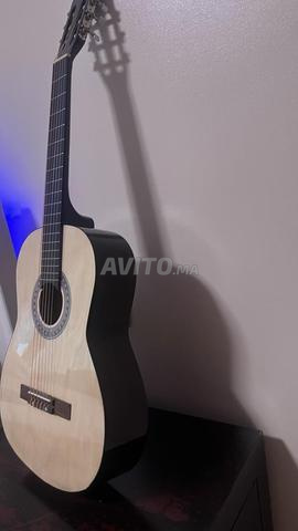 Guitare classique Rocío R10N et capodastre - 2