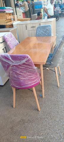 Table à manger et chaises - 2