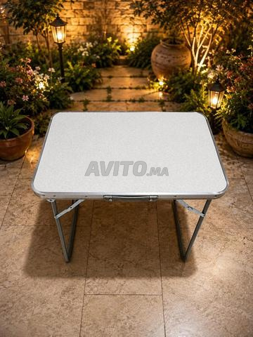 Table pliante conçue pour un usage extérieur et intérieur - 2