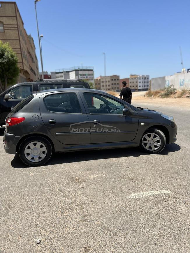 سيارة في حالة جيدة اصانص
