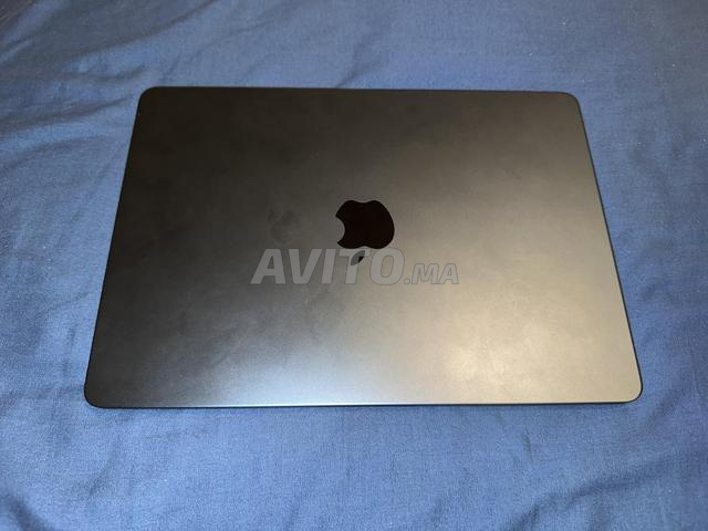 Apple MacBook Air M3 13 بوصة بحالة جيدة جداً