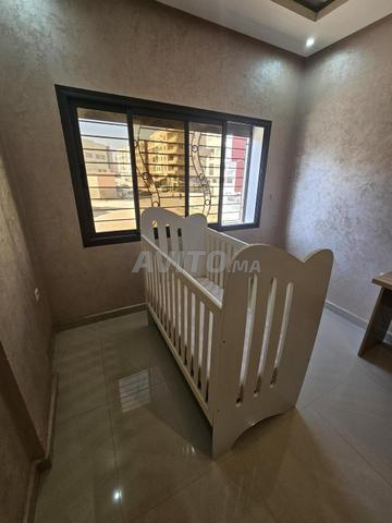 Lit bébé en bois blanc avec matelas - 2