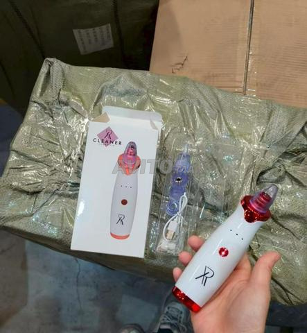 Appareil professionnel de nettoyage du visage pour le soin du visage.