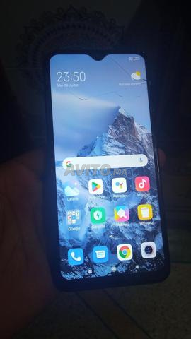 Redmi 9, fonctionne bien, quelques petites rayures sur le verre
