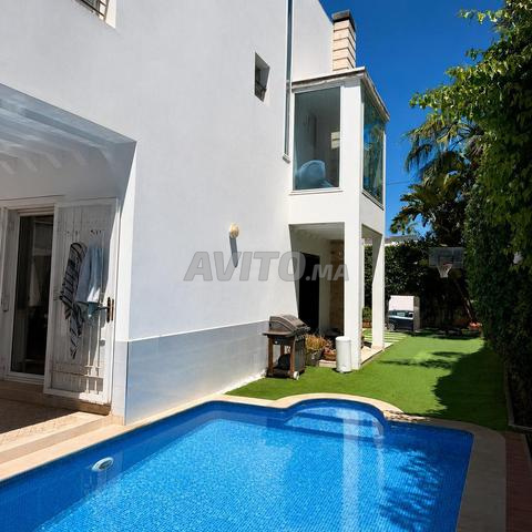 Villa moderne 300 m² à louer – France Ville