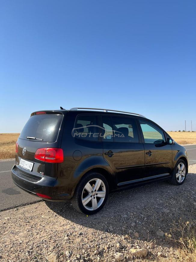 فولكس فاجن توران موديل 2015 بحالة ممتازة 1.6L
