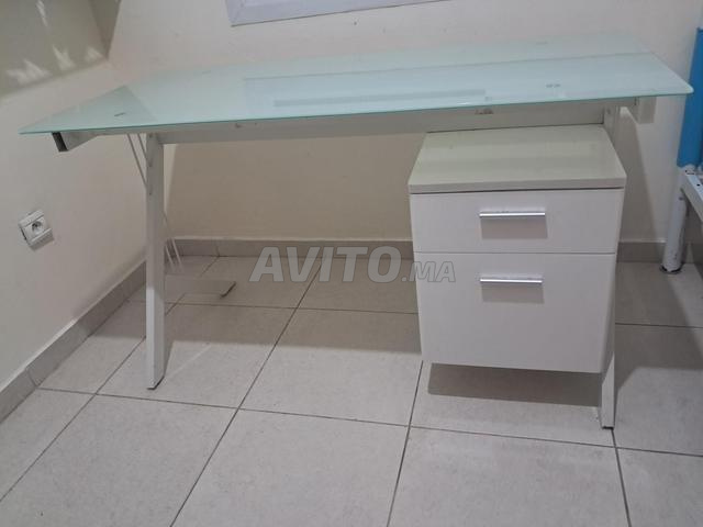 Bureau IKEA TEMPERED GLASS neuf et solide - 2