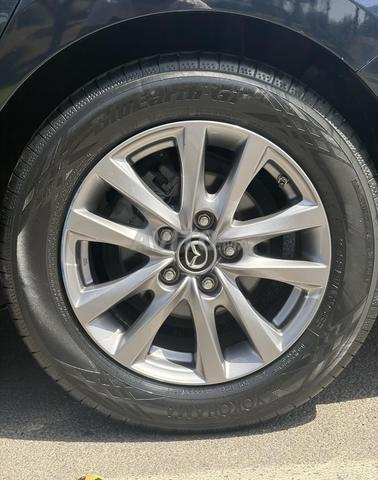 Mazda 3 Modèle 2022 essence A rabat
