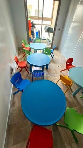 Tables et chaises pour enfants – Excellent état