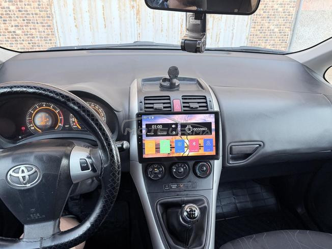 toyota auris essence model 2011 