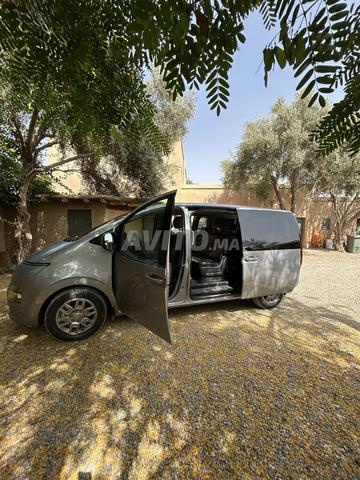 Superbe Staria 9 places 30000km
