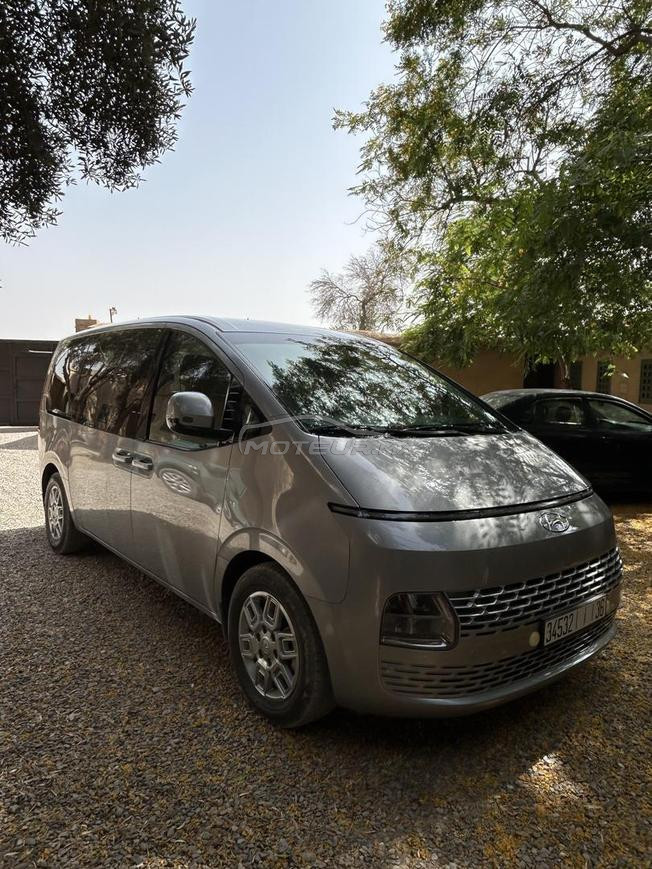 Superbe Staria 9 places 30000km