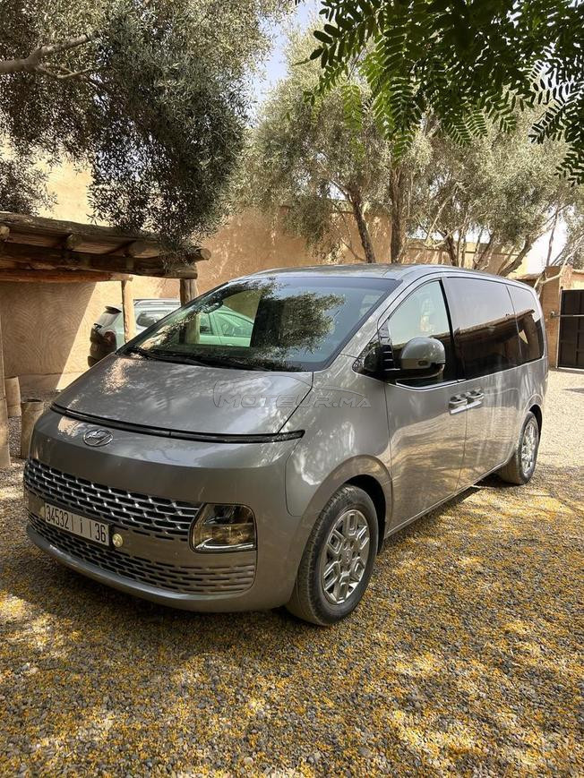 Superbe Staria 9 places 30000km