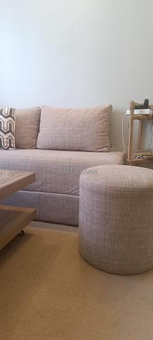 Salon avec table et tapis - 2