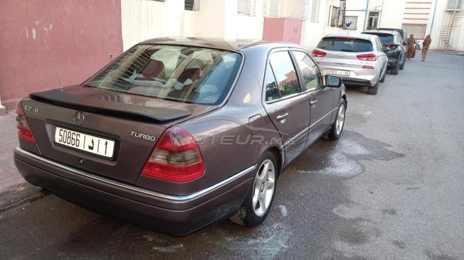 voiture en bonne état et prix négociable 