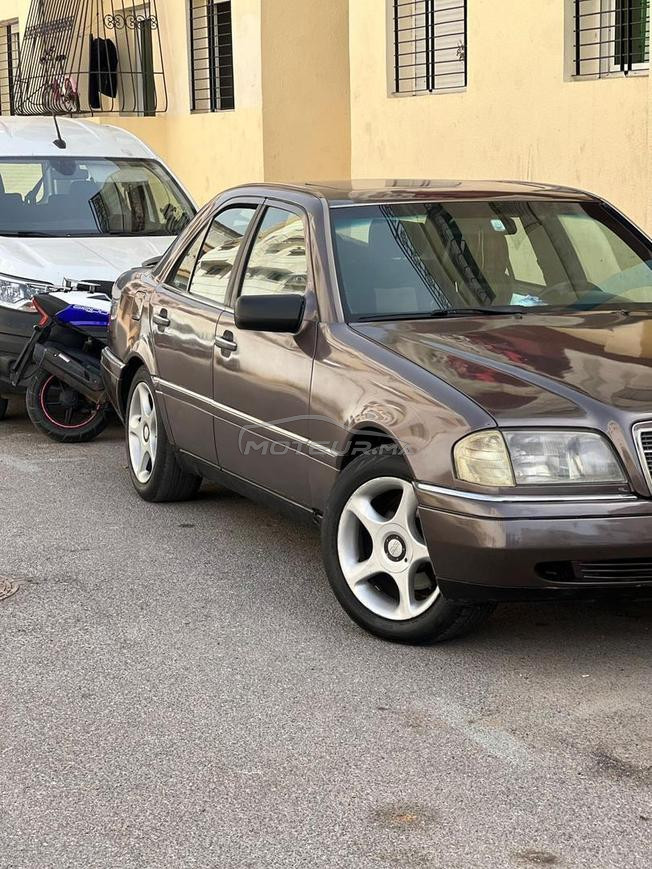 voiture en bonne état et prix négociable 