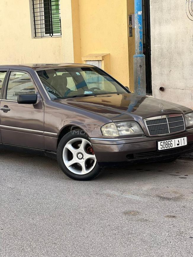 voiture en bonne état et prix négociable 
