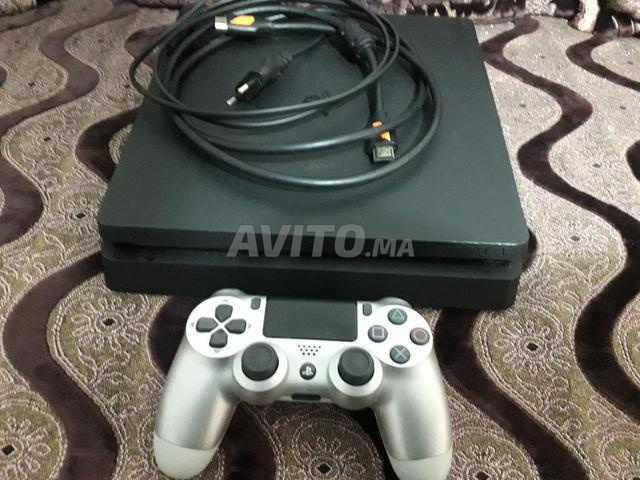PS4 SLIM        - 2
