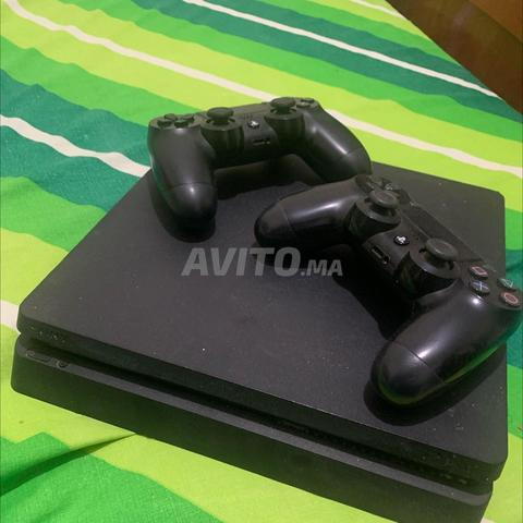 PS4 Slim 500Go, 2 manettes originales, trois jeux - 2