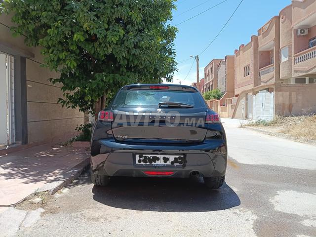 بيجو 208 بنزين يدوية 2022 في وجدة - 2