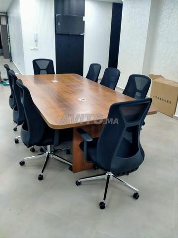 Table de réunion de bureau au design élégant - 2