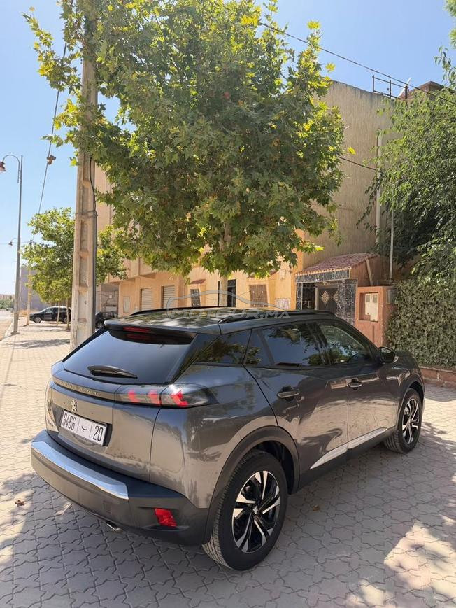 Peugeot 2008 premier Main 