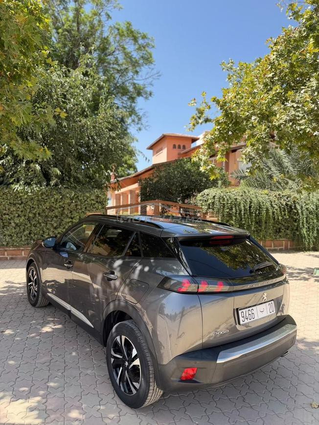 Peugeot 2008 premier Main 