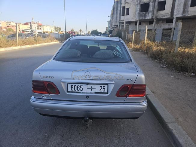 سيارة في حالة جيدة 