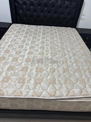 Chambre à coucher en cuir sans matelas - 2