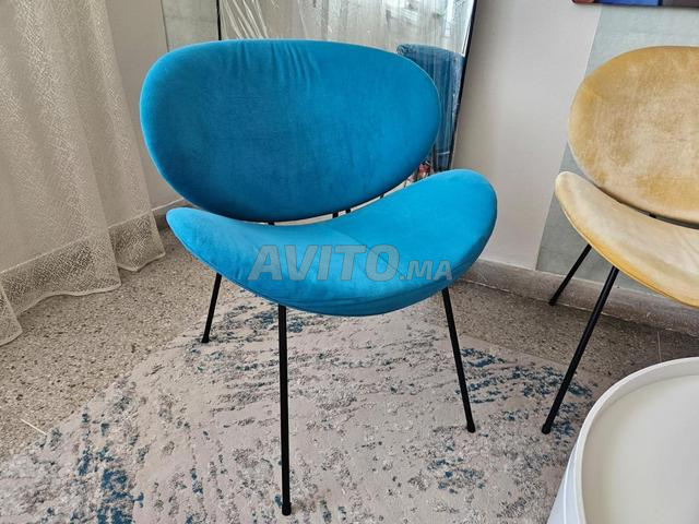 Chaises en Velours et Table en bois - 2