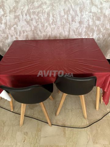 Salle à manger moderne avec 4 chaises - 2