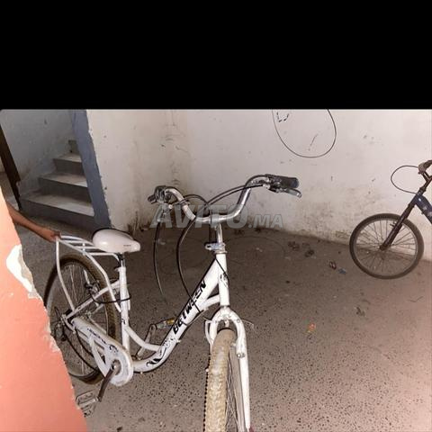 Vélo de type Madame, couleur blanche, bon état - 2