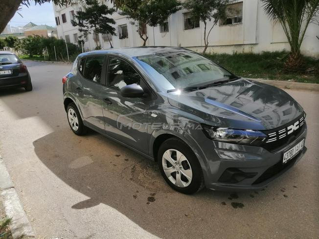 très belle dacia sandero comme neuf 